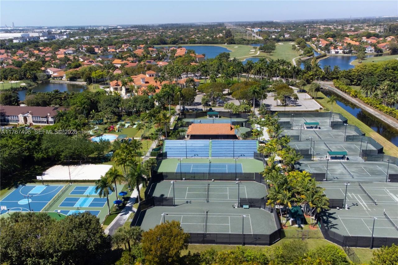 5717 NW 102nd Pl, Doral, FL 33178 Photo