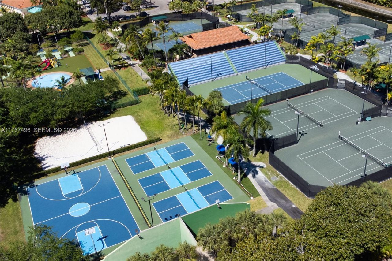 5717 NW 102nd Pl, Doral, FL 33178 Photo