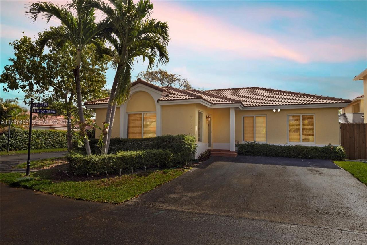 5717 NW 102nd Pl, Doral, FL 33178 Photo