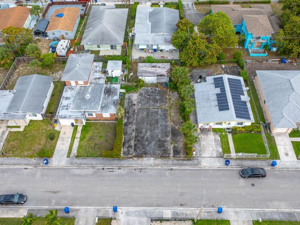 W W 3rd Street, Riviera Beach, FL 33404