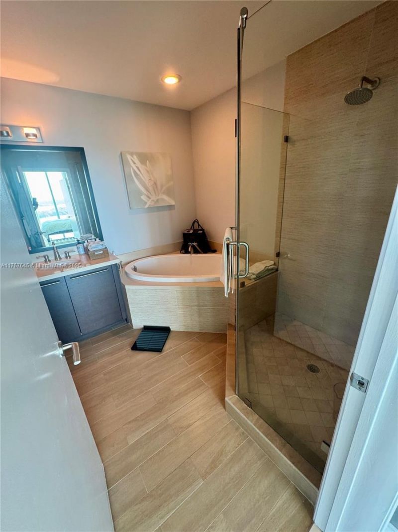 7930 East Dr, Unit 1008, North Bay Village, FL 33141 Photo