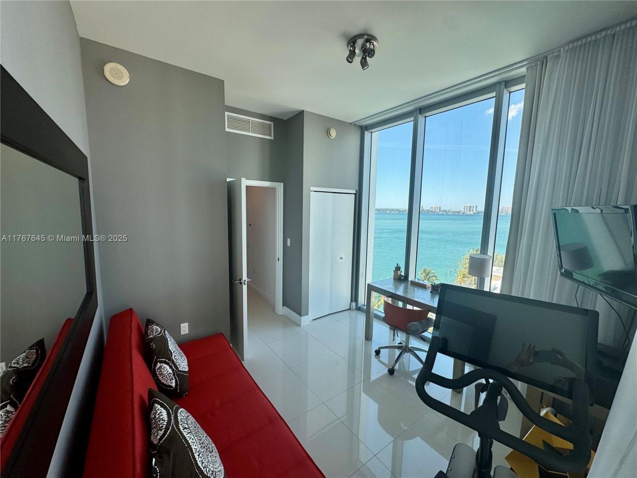 7930 East Dr, Unit 1008, North Bay Village, FL 33141 Photo