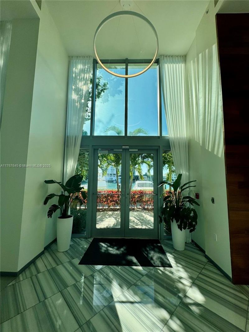 7930 East Dr, Unit 1008, North Bay Village, FL 33141 Photo