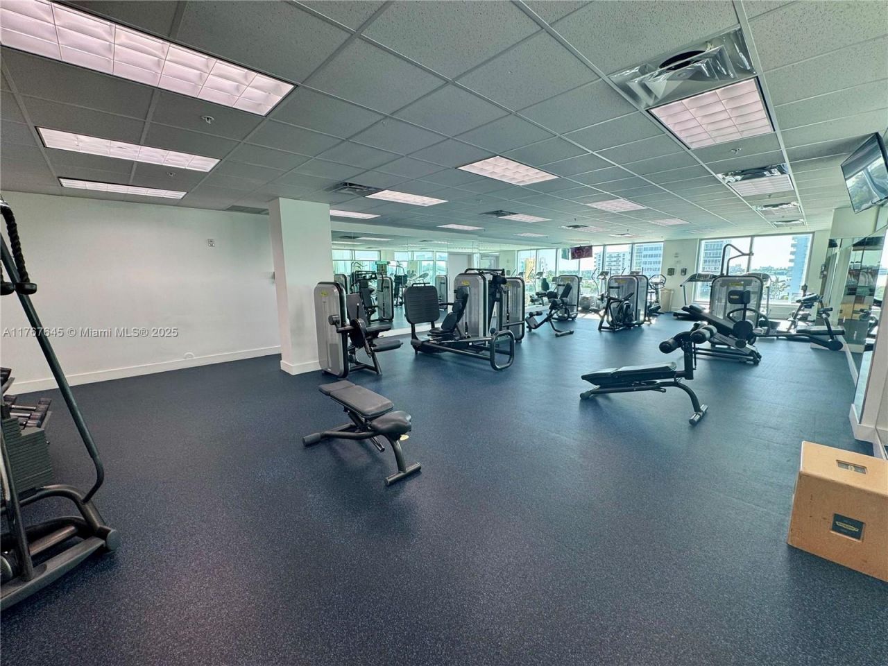 7930 East Dr, Unit 1008, North Bay Village, FL 33141 Photo