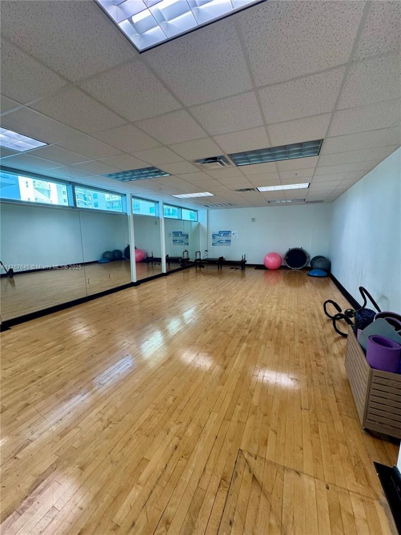 7930 East Dr, Unit 1008, North Bay Village, FL 33141 Photo