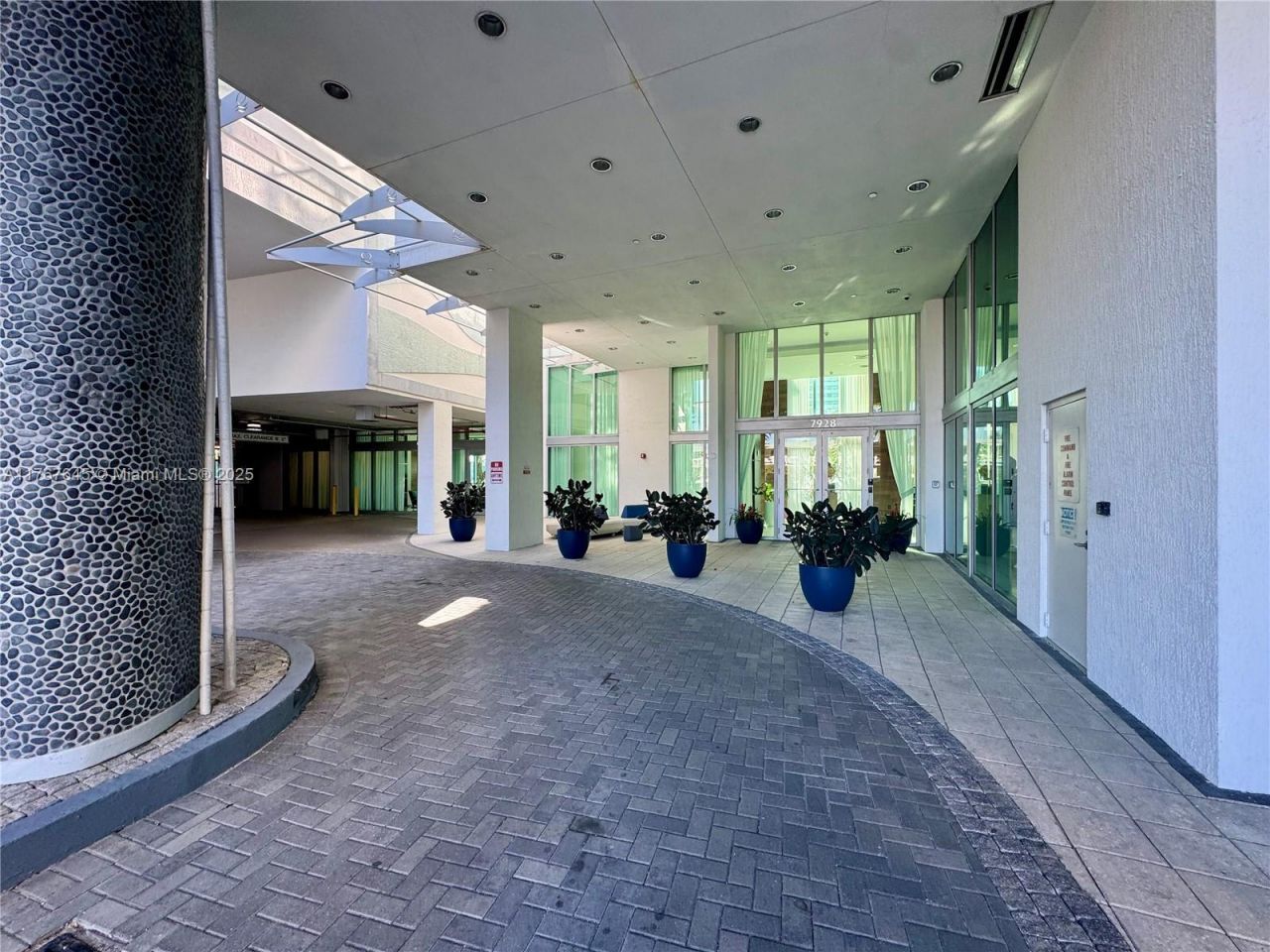 7930 East Dr, Unit 1008, North Bay Village, FL 33141 Photo