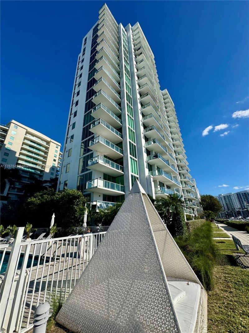 7930 East Dr, Unit 1008, North Bay Village, FL 33141 Photo