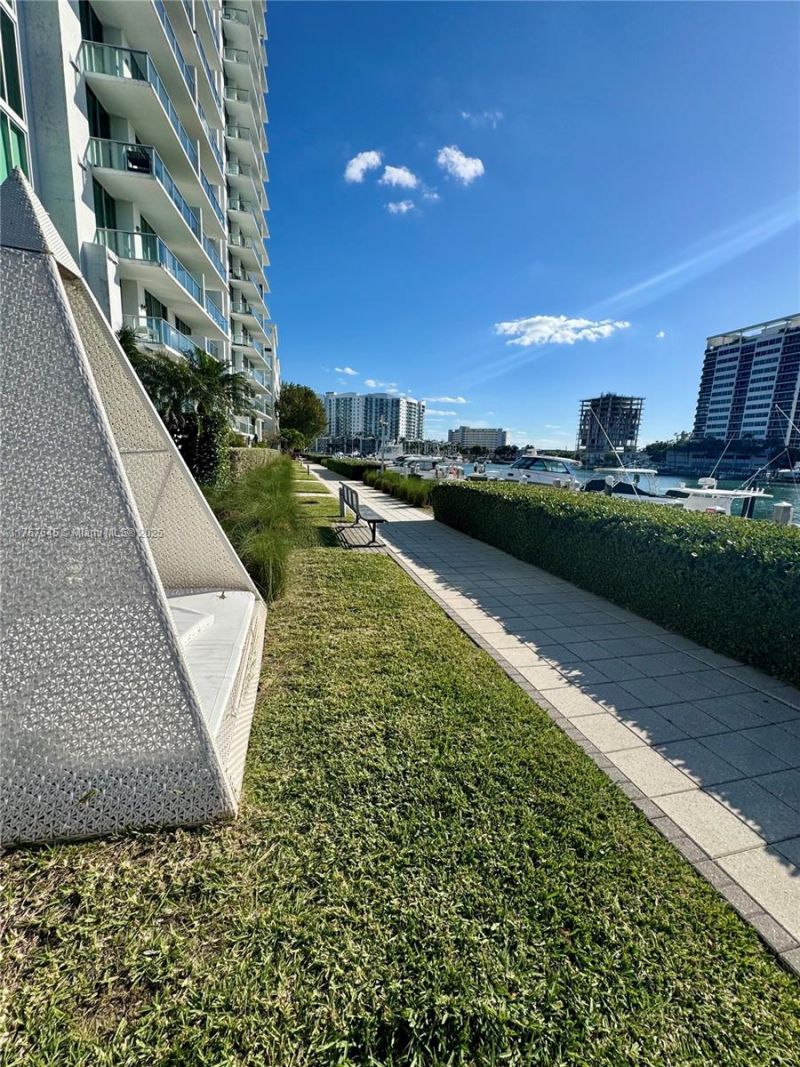 7930 East Dr, Unit 1008, North Bay Village, FL 33141 Photo