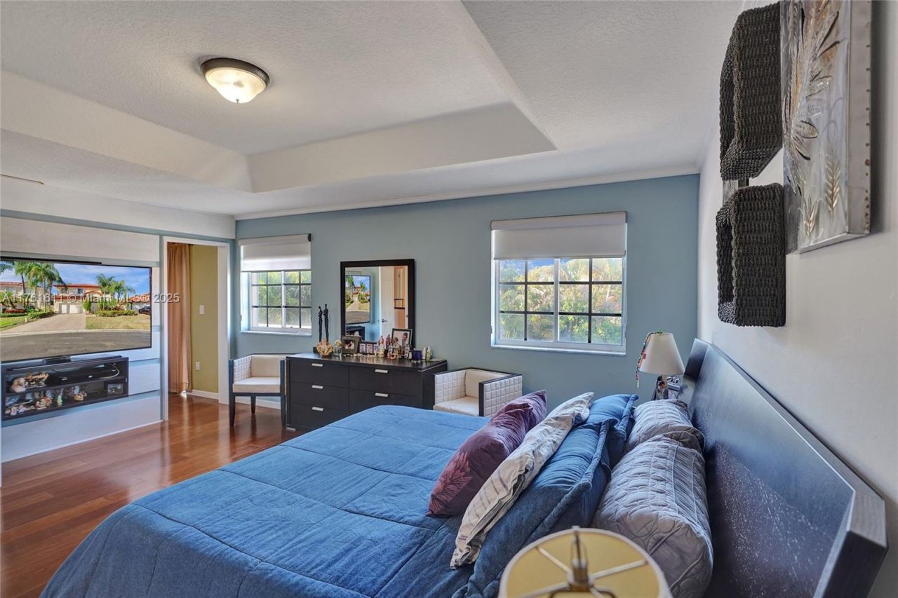 10643 NW 54th St, Doral, FL 33178 Photo