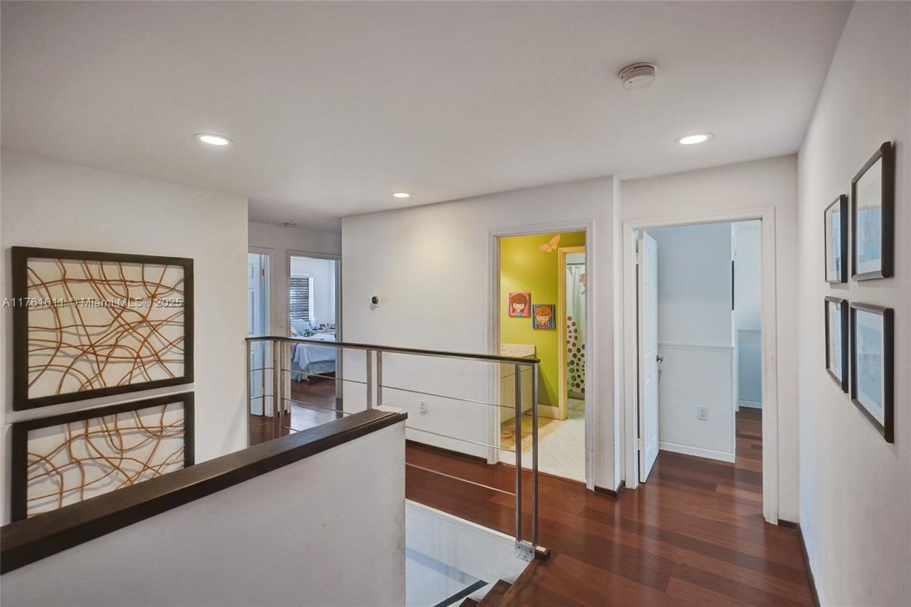 10643 NW 54th St, Doral, FL 33178 Photo