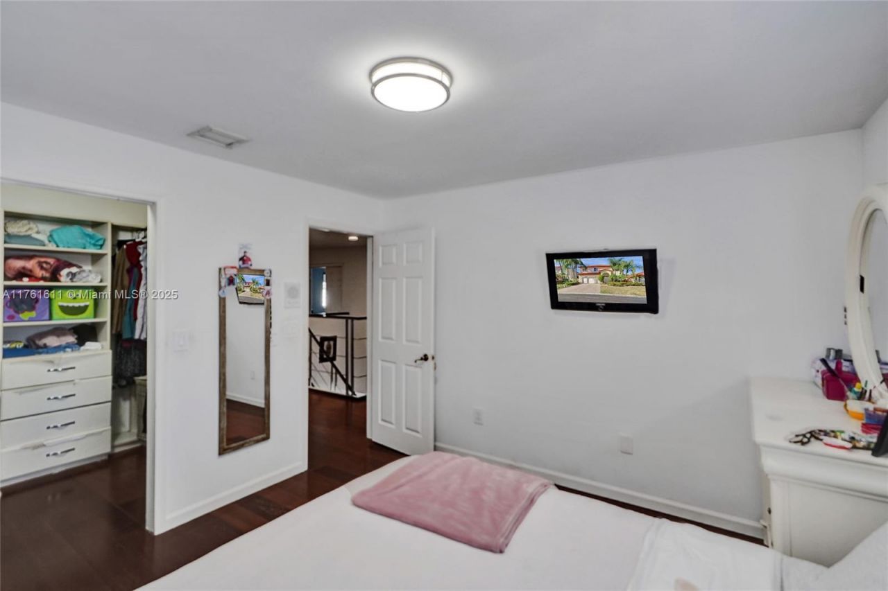 10643 NW 54th St, Doral, FL 33178 Photo