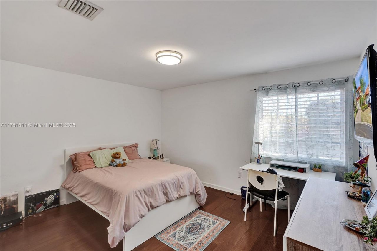 10643 NW 54th St, Doral, FL 33178 Photo