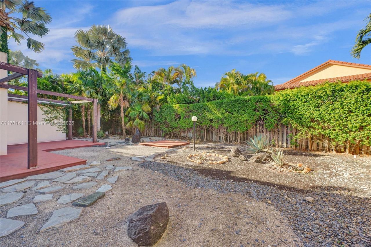 10643 NW 54th St, Doral, FL 33178 Photo