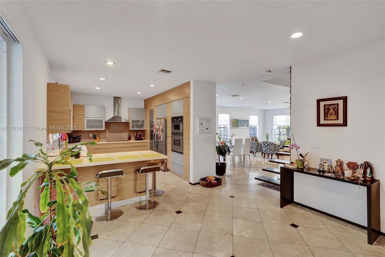 10643 NW 54th St, Doral, FL 33178 Photo