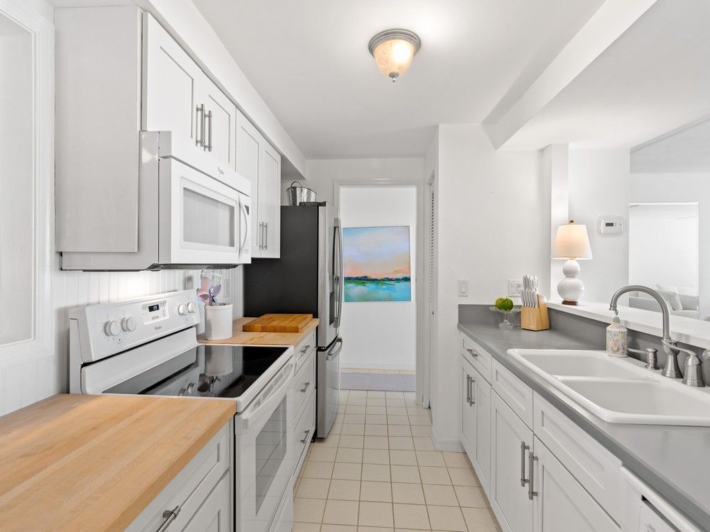 4141 Ocean Drive, Unit 401, Vero Beach, FL 32963 Photo