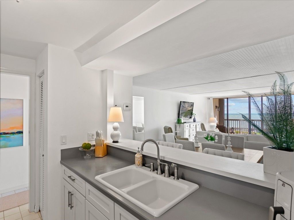 4141 Ocean Drive, Unit 401, Vero Beach, FL 32963 Photo