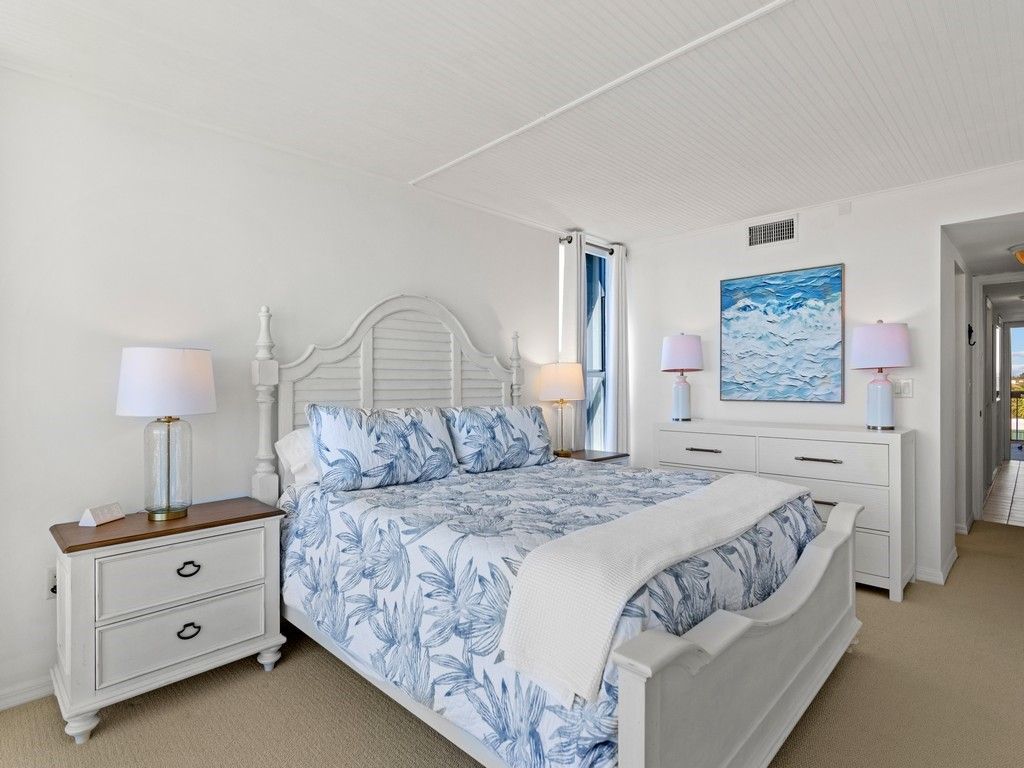 4141 Ocean Drive, Unit 401, Vero Beach, FL 32963 Photo