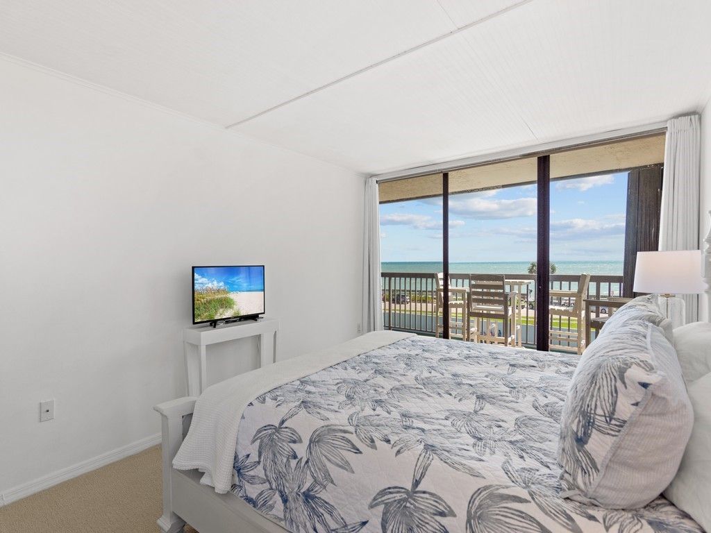 4141 Ocean Drive, Unit 401, Vero Beach, FL 32963 Photo