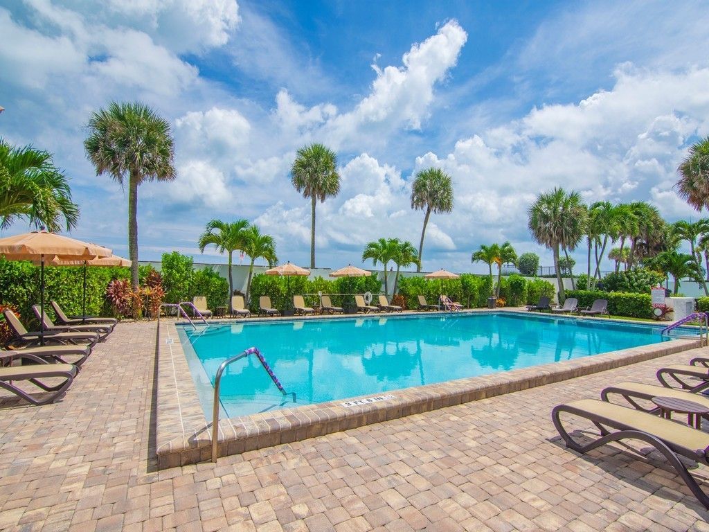 4141 Ocean Drive, Unit 401, Vero Beach, FL 32963 Photo
