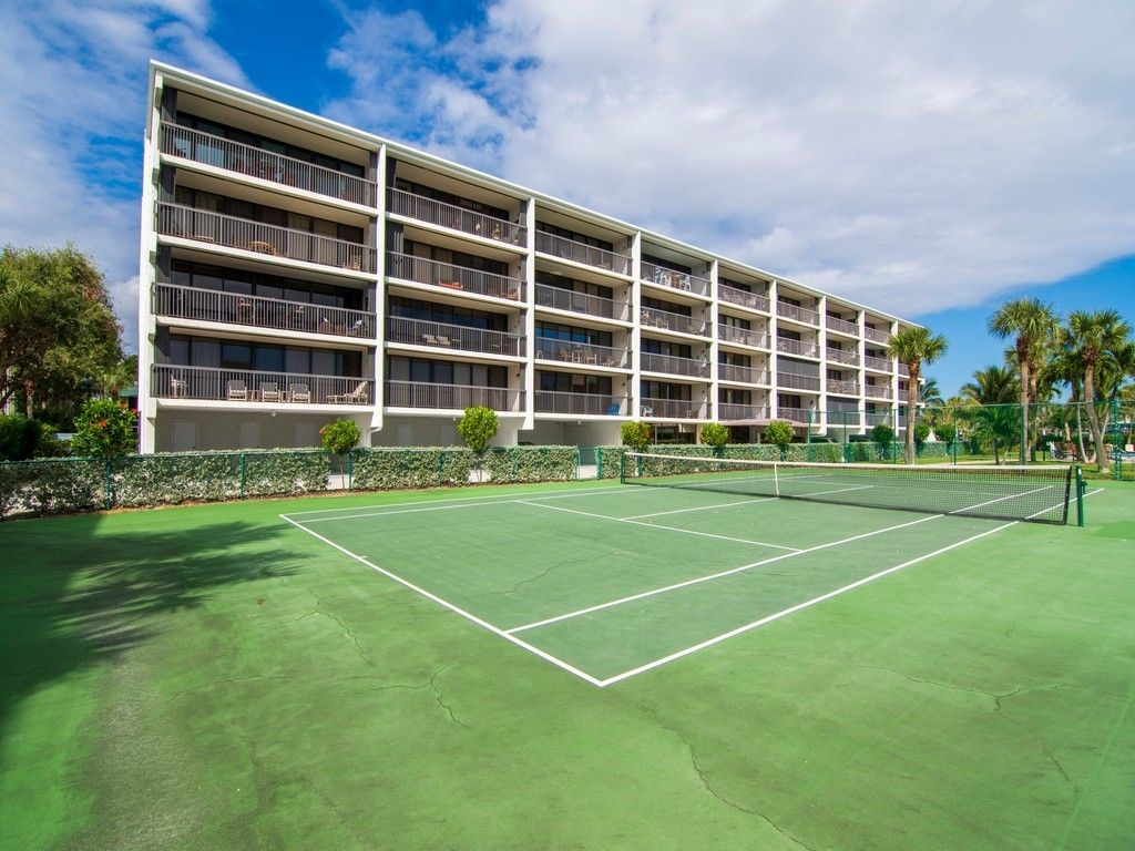 4141 Ocean Drive, Unit 401, Vero Beach, FL 32963 Photo