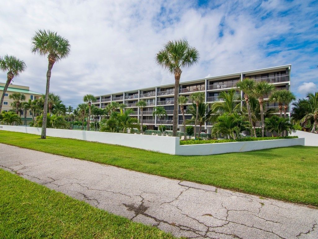 4141 Ocean Drive, Unit 401, Vero Beach, FL 32963 Photo