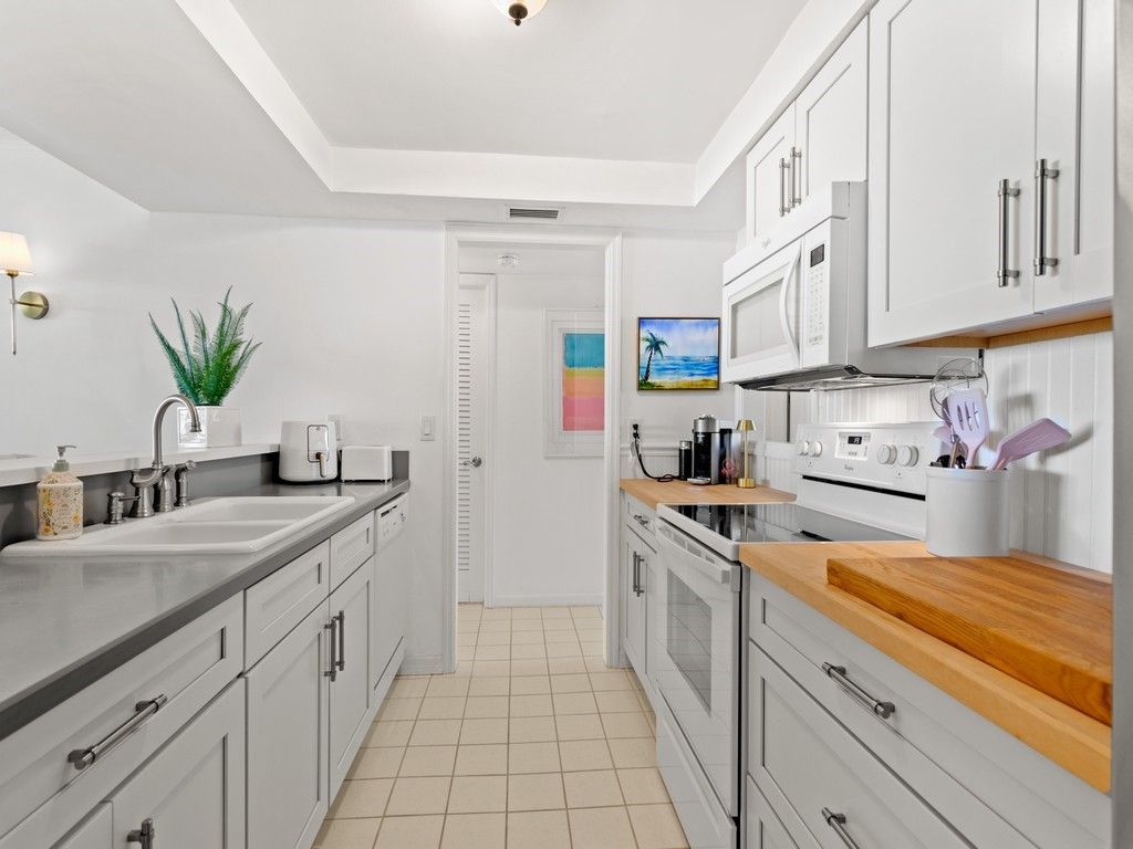 4141 Ocean Drive, Unit 401, Vero Beach, FL 32963 Photo