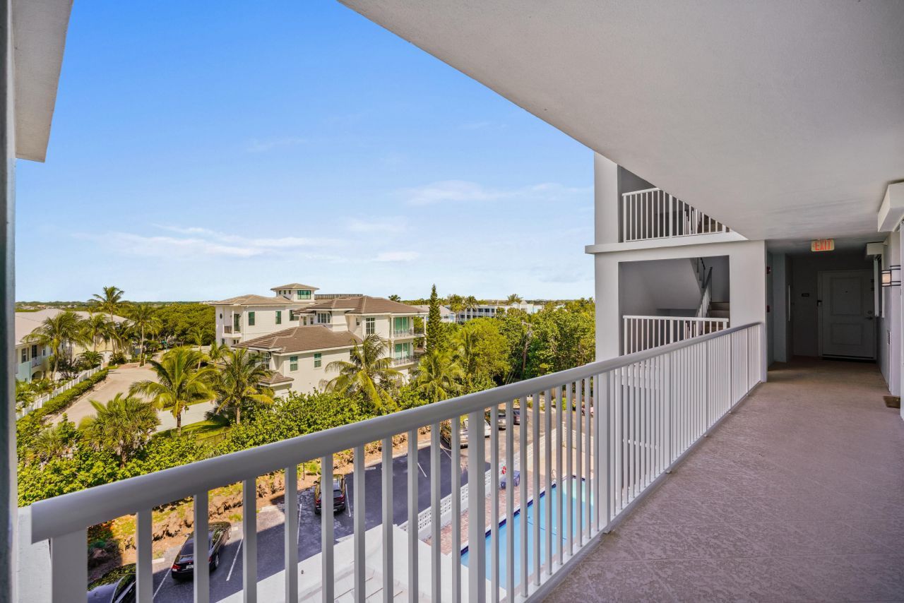 911 Ocean Drive, Unit 506, Juno Beach, FL 33408 Photo