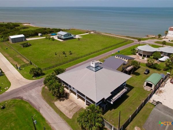 107 W Taylor Avenue, Port O'Connor, TX 77982