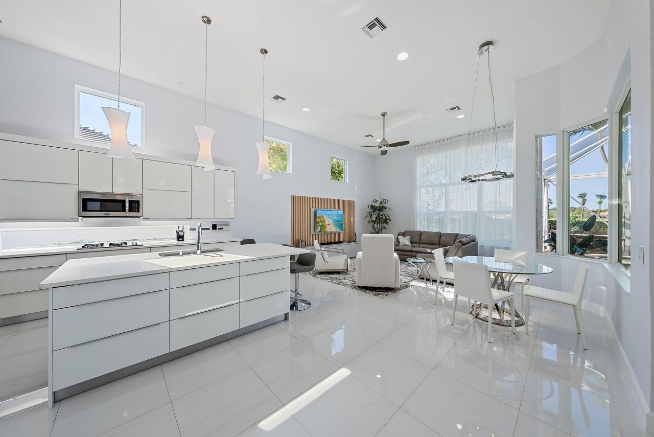 8988 Lakes Boulevard, West Palm Beach, FL 33412 Photo