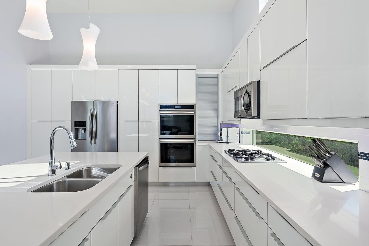 8988 Lakes Boulevard, West Palm Beach, FL 33412 Photo