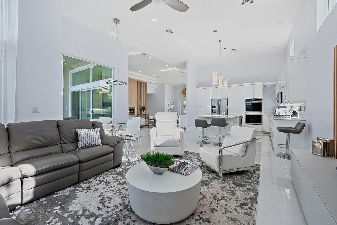 8988 Lakes Boulevard, West Palm Beach, FL 33412 Photo