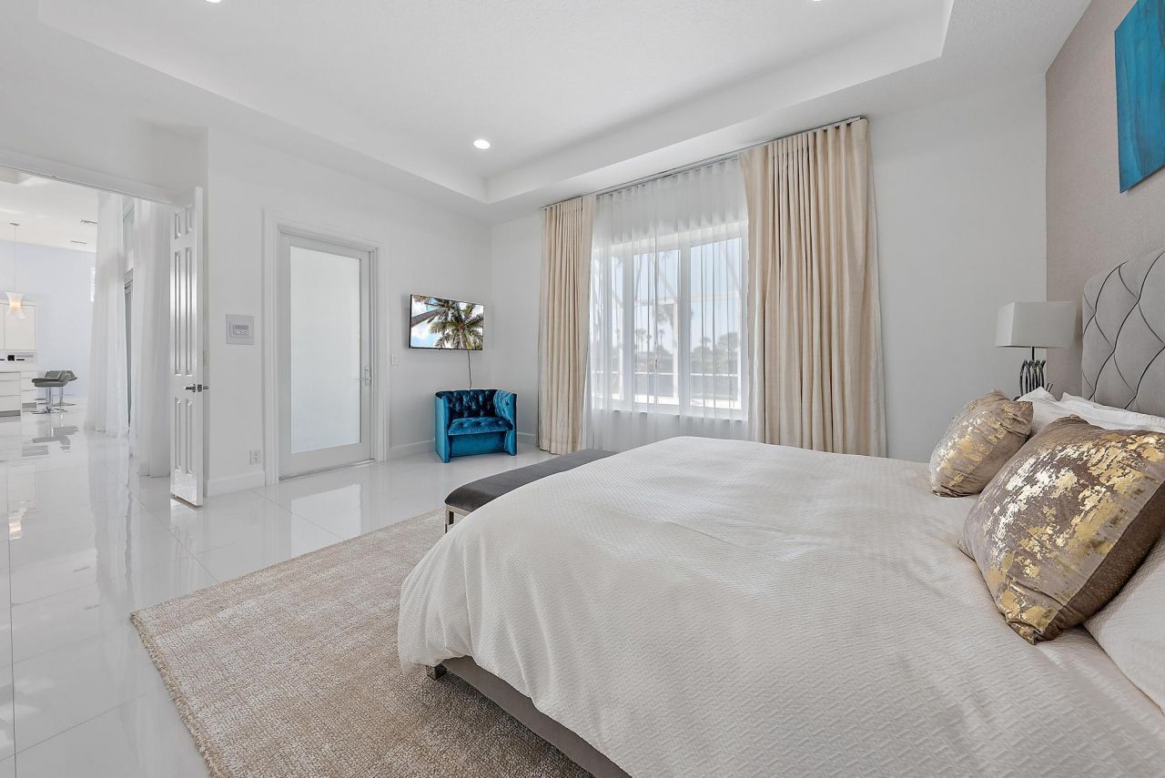 8988 Lakes Boulevard, West Palm Beach, FL 33412 Photo