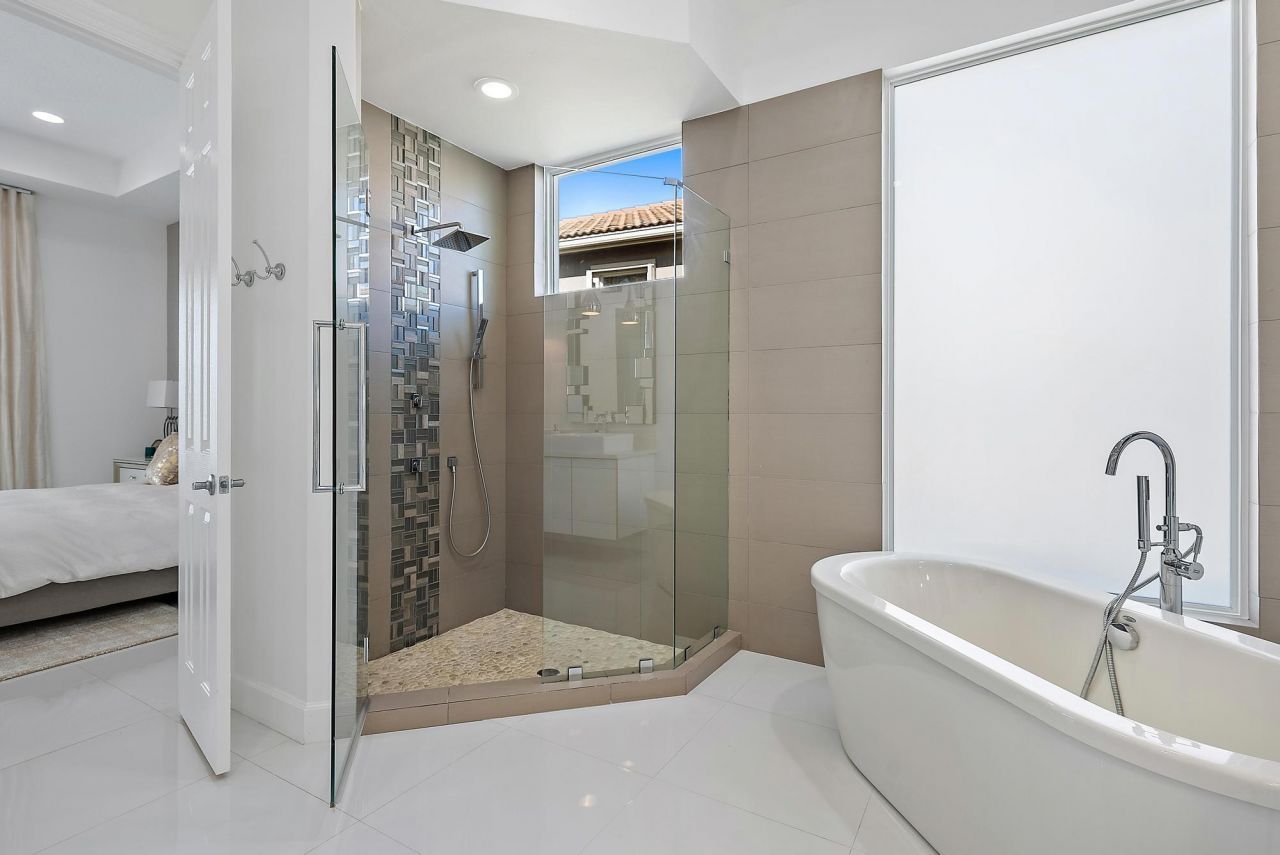 8988 Lakes Boulevard, West Palm Beach, FL 33412 Photo