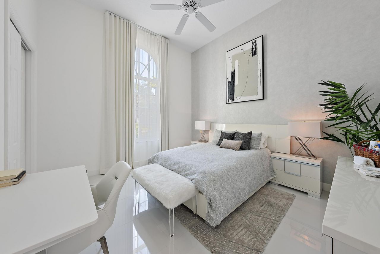 8988 Lakes Boulevard, West Palm Beach, FL 33412 Photo