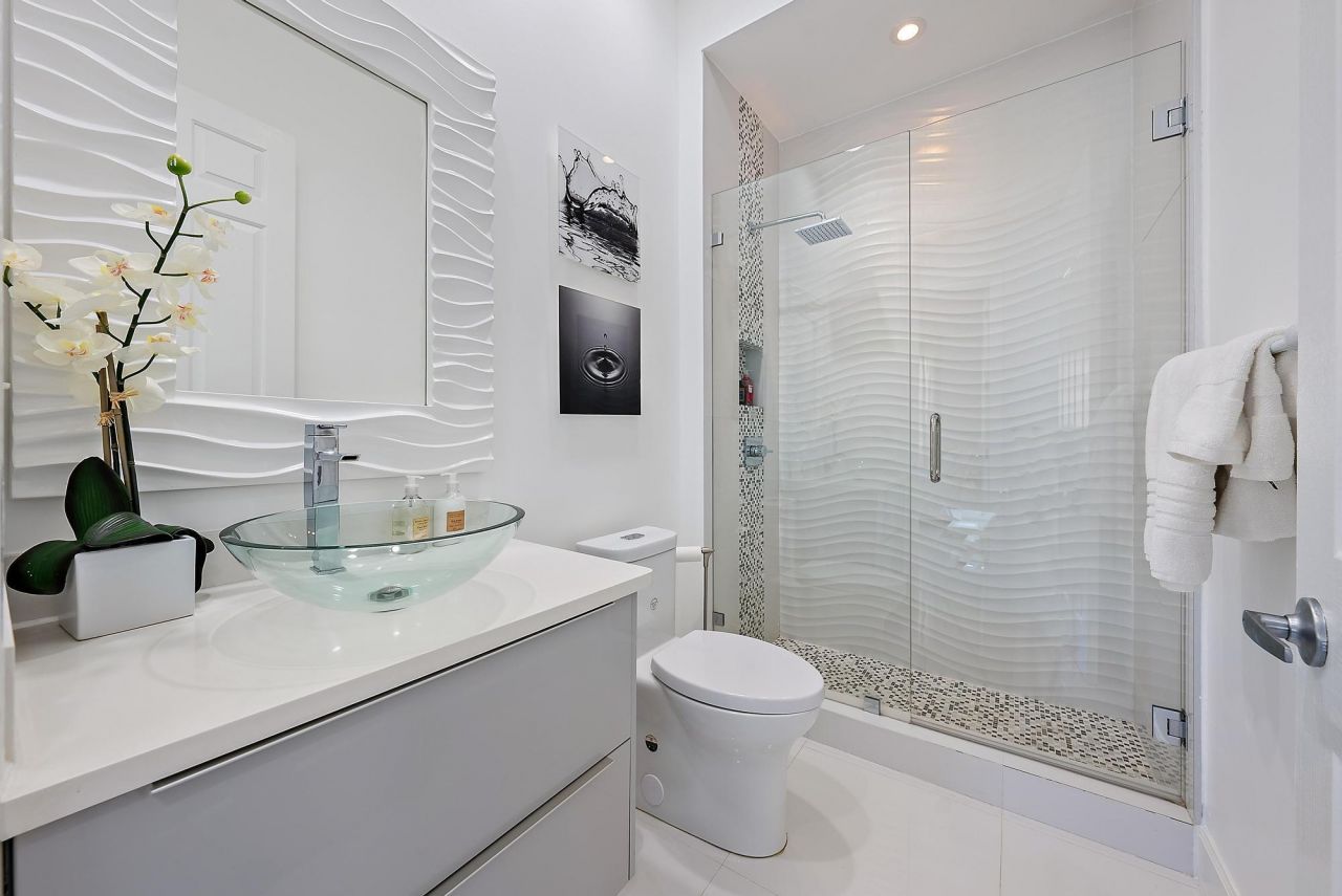 8988 Lakes Boulevard, West Palm Beach, FL 33412 Photo