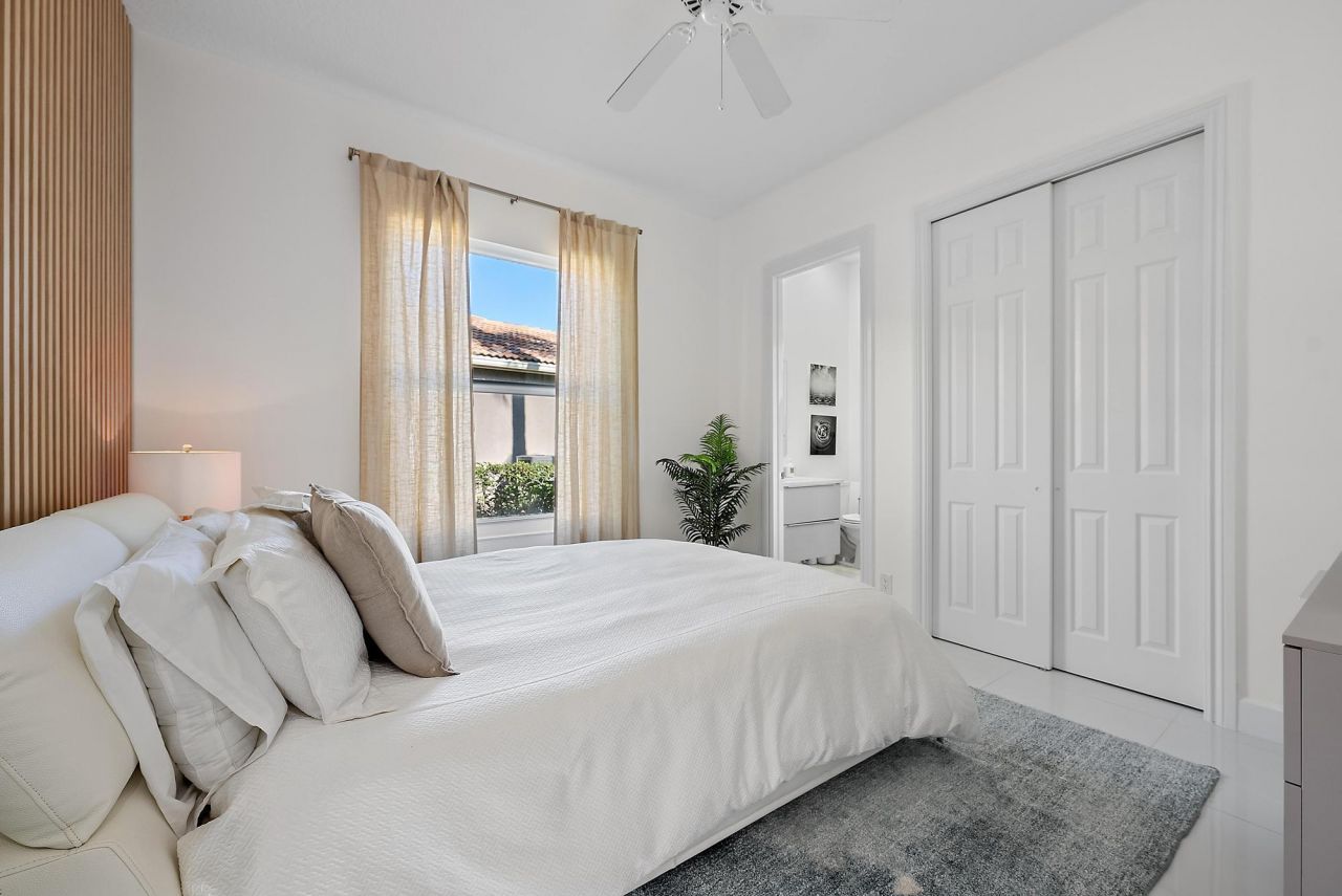 8988 Lakes Boulevard, West Palm Beach, FL 33412 Photo