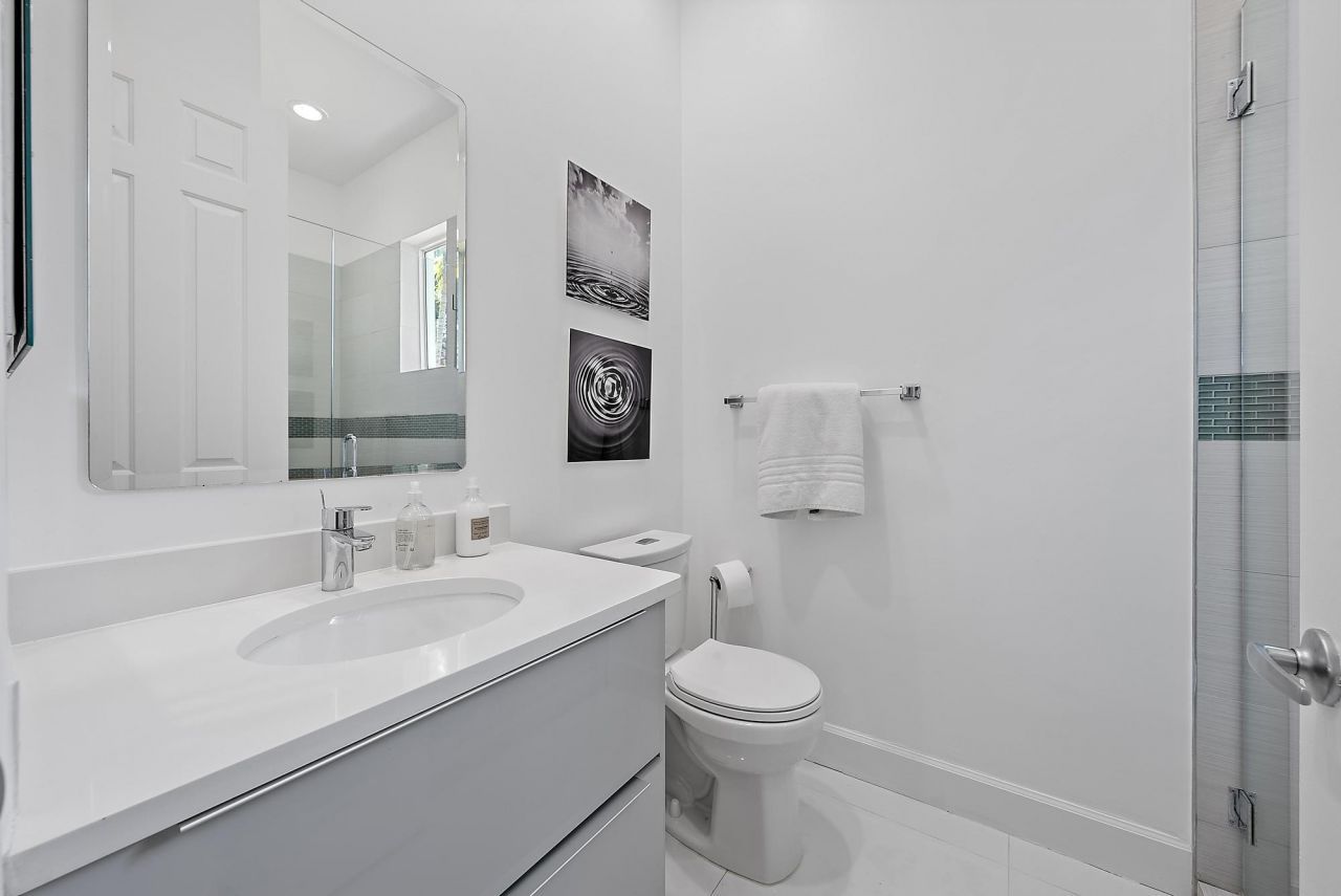 8988 Lakes Boulevard, West Palm Beach, FL 33412 Photo