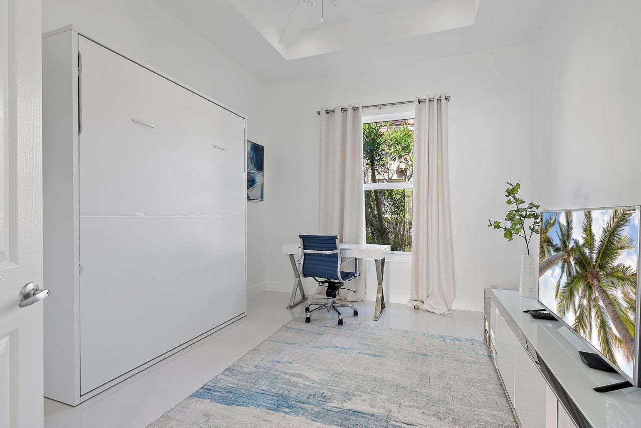 8988 Lakes Boulevard, West Palm Beach, FL 33412 Photo