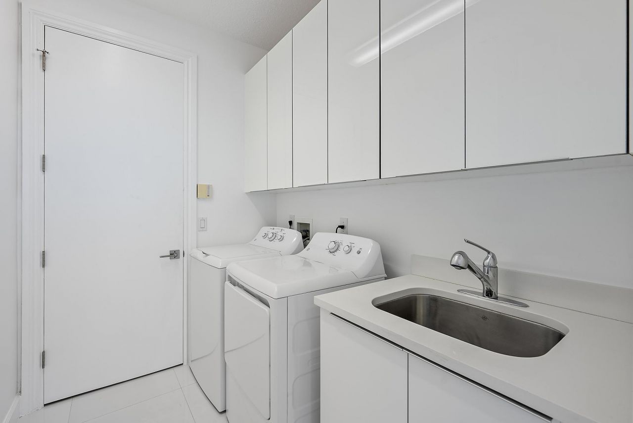 8988 Lakes Boulevard, West Palm Beach, FL 33412 Photo