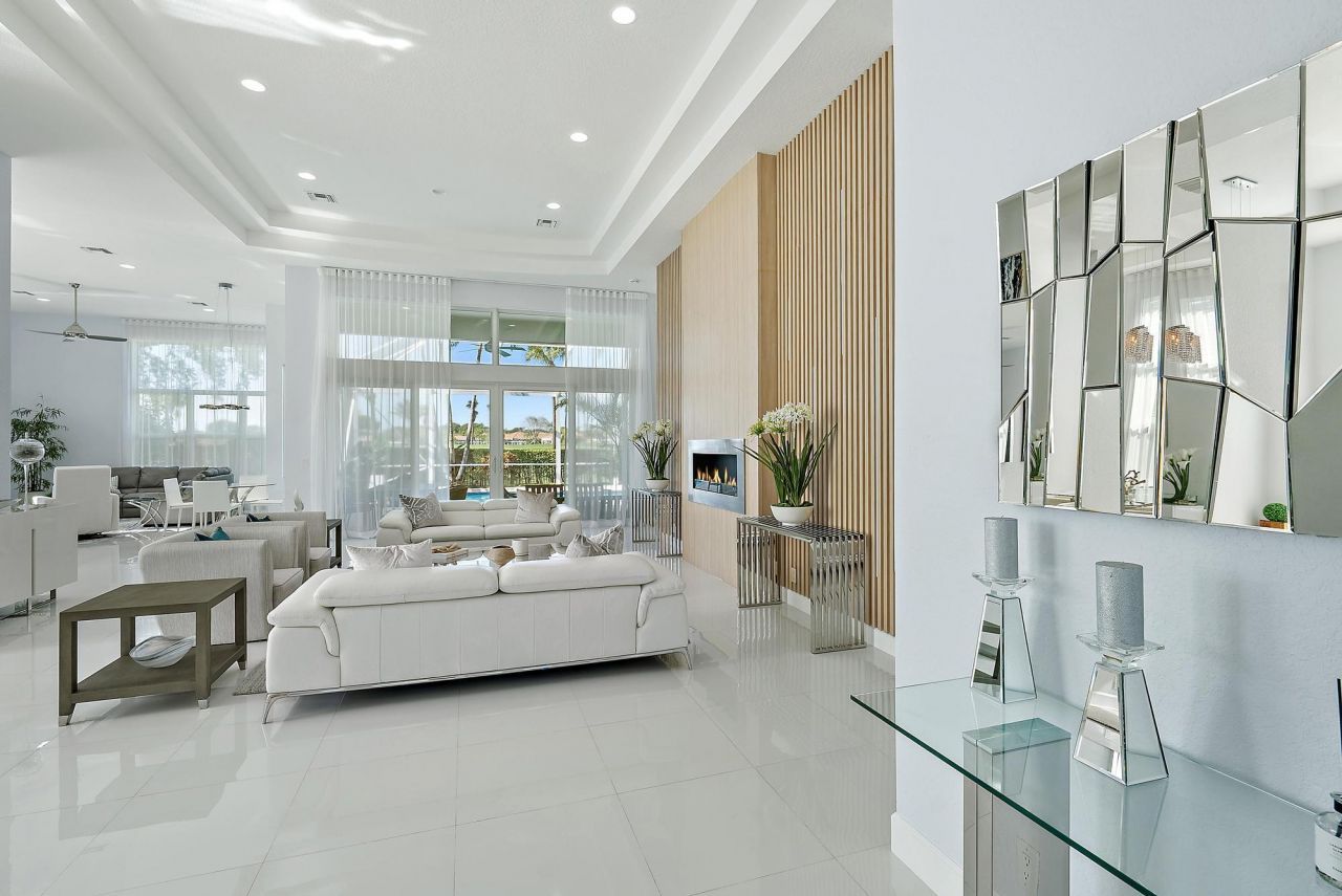 8988 Lakes Boulevard, West Palm Beach, FL 33412 Photo