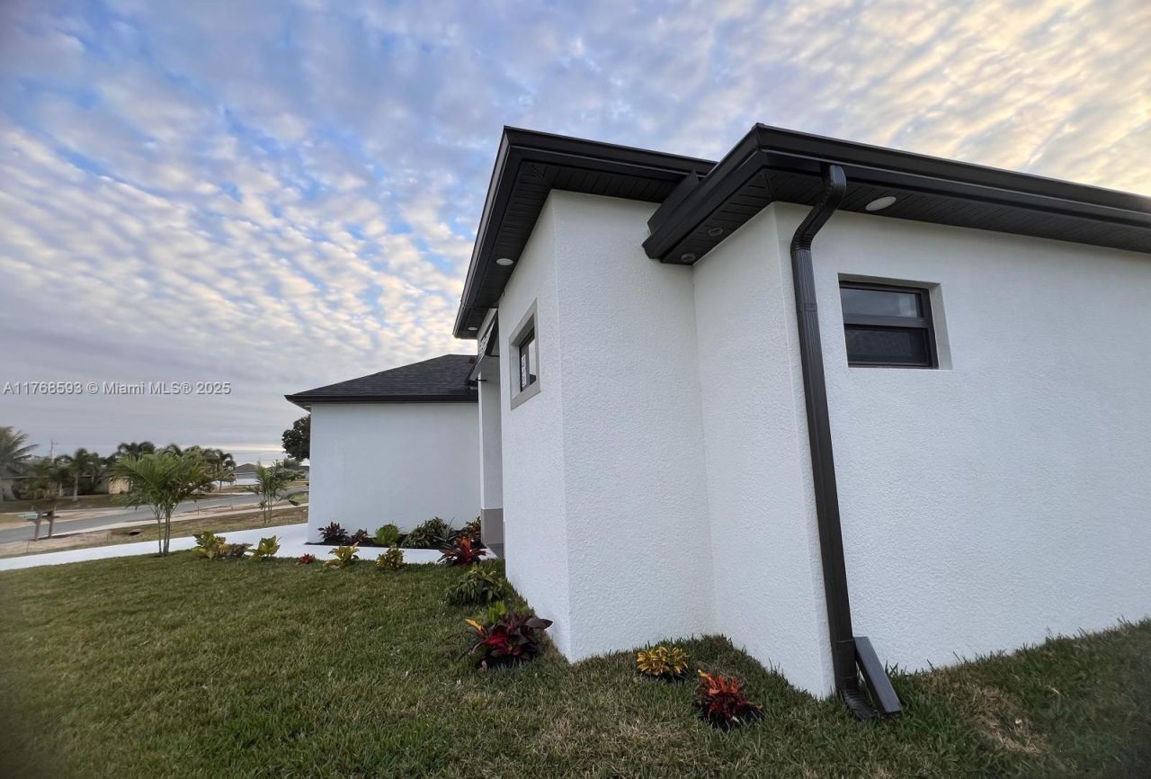 2122 NE 14th Pl, Cape Coral, FL 33909 Photo