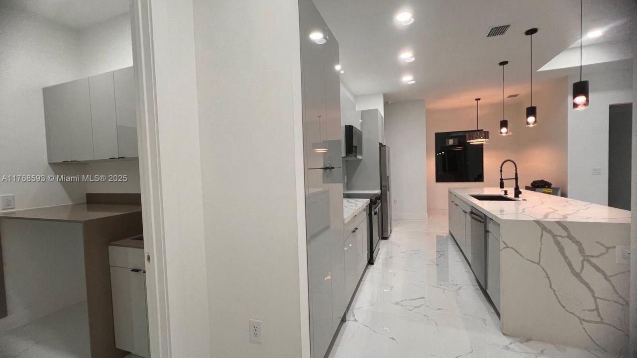 2122 NE 14th Pl, Cape Coral, FL 33909 Photo