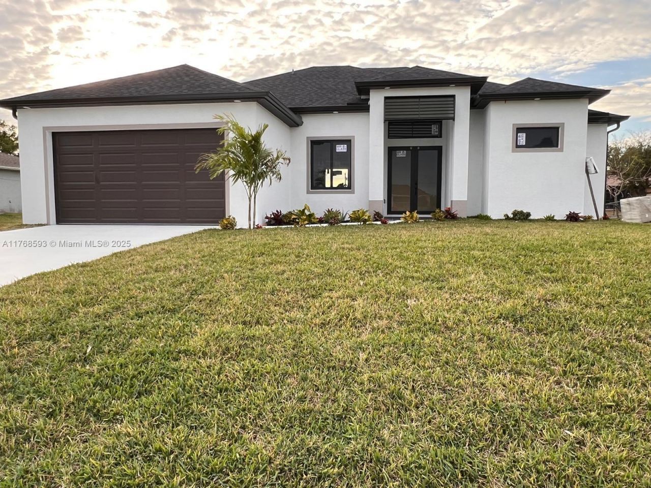 2122 NE 14th Pl, Cape Coral, FL 33909 Photo
