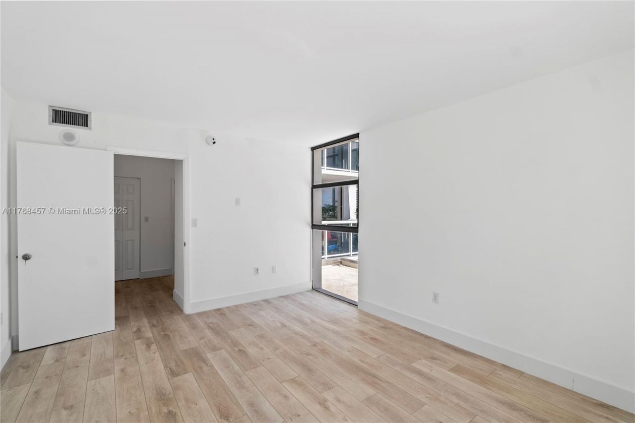 20505 E Country Club Dr, Unit 434, Aventura, FL 33180 Photo