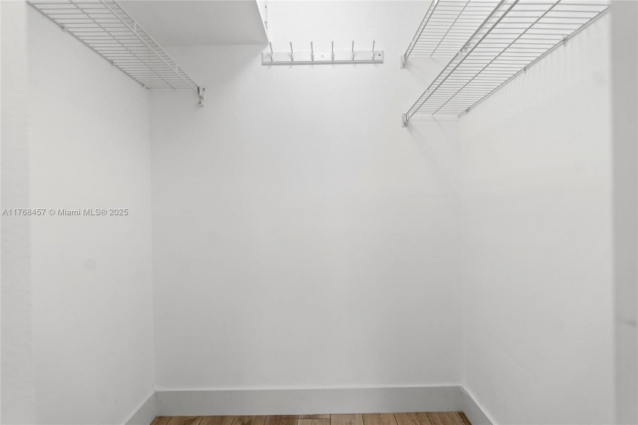 20505 E Country Club Dr, Unit 434, Aventura, FL 33180 Photo