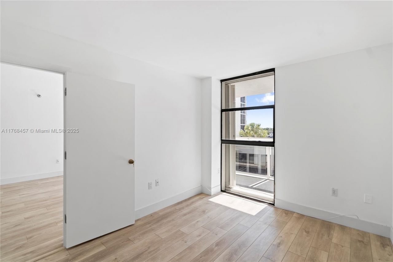 20505 E Country Club Dr, Unit 434, Aventura, FL 33180 Photo