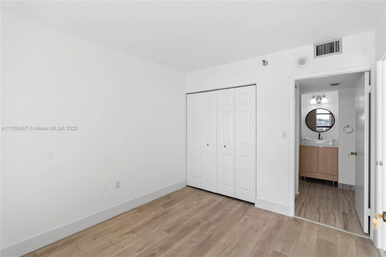 20505 E Country Club Dr, Unit 434, Aventura, FL 33180 Photo