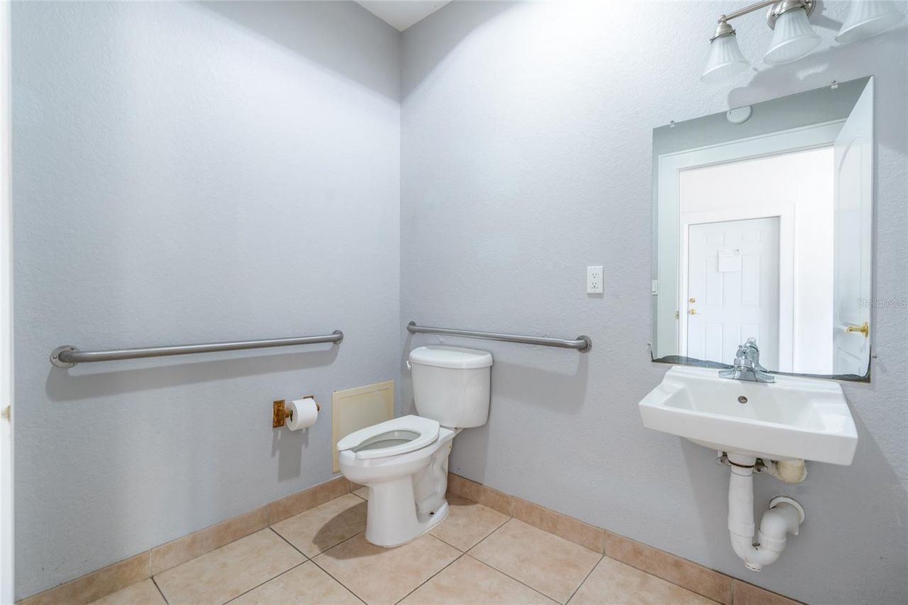 104 N Pine Street, New Smyrna Beach, FL 32169 Photo