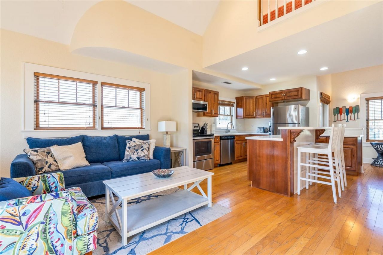 104 N Pine Street, New Smyrna Beach, FL 32169 Photo