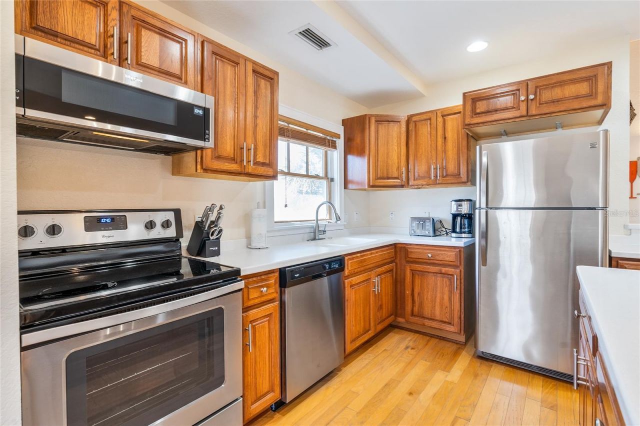 104 N Pine Street, New Smyrna Beach, FL 32169 Photo